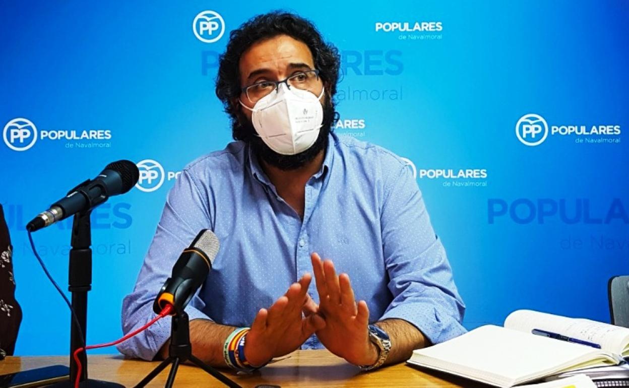 Jaime Vega en la sede del PP