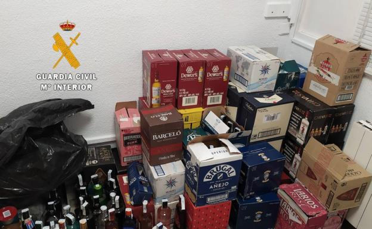 Material intervenido por la Guardia Civil de Navalmoral 