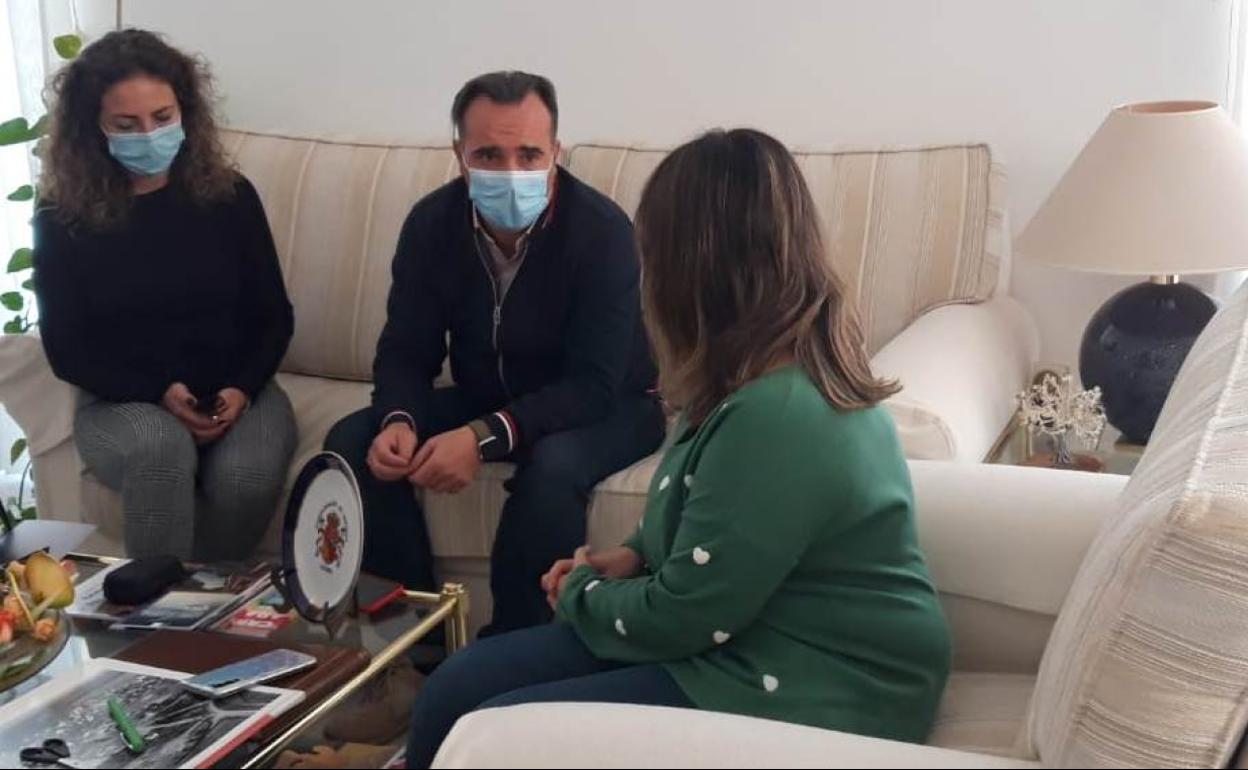 La reunión se celebró en el despacho de alcaldía 