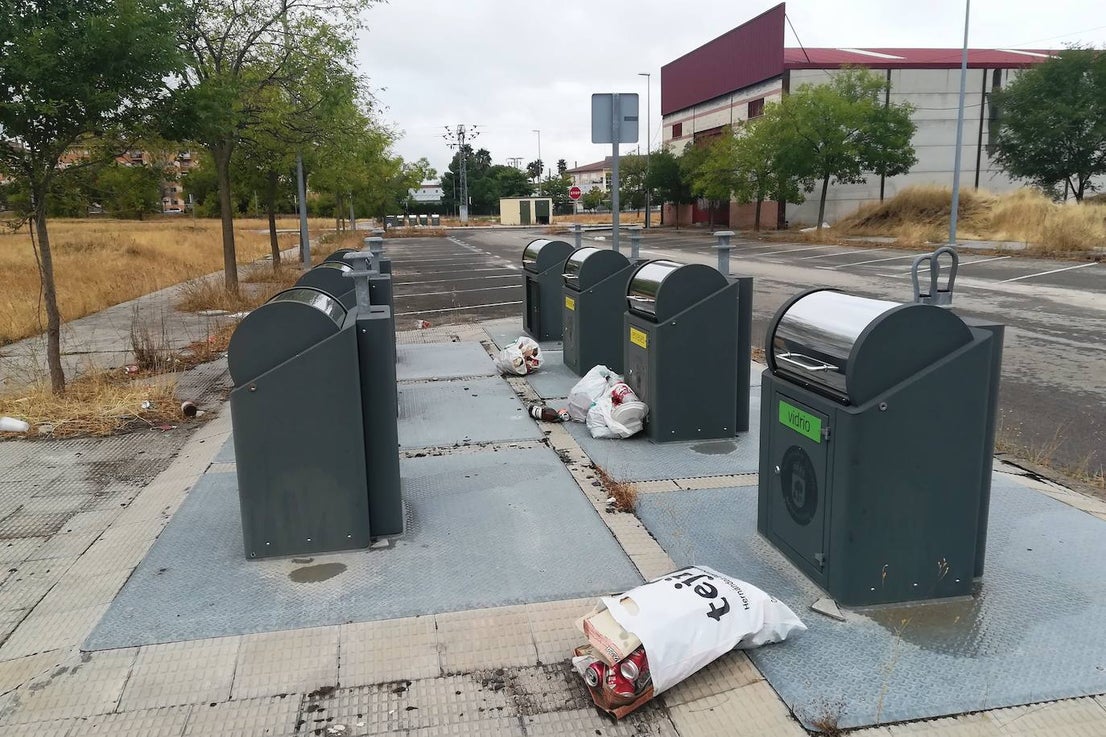 Fotos: Urbanización Los Viñazos, ¿de basurero a ferial?