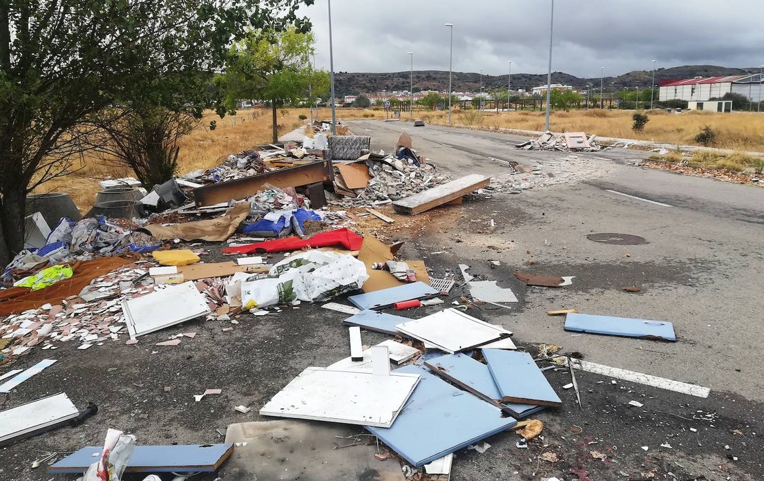 Fotos: Urbanización Los Viñazos, ¿de basurero a ferial?