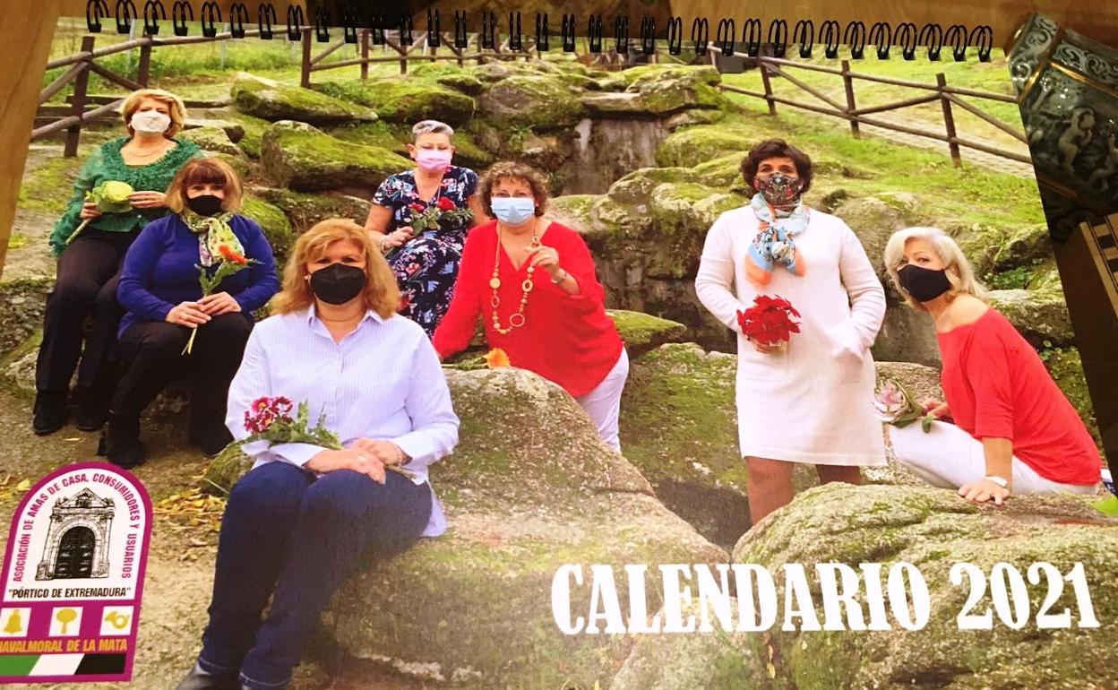Las amas de casa editan un calendario para recaudar fondos contra el cáncer