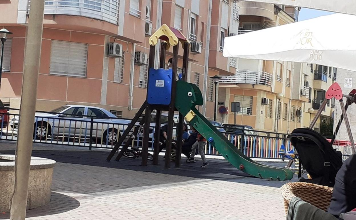 Zona infntil de la plaza de La Chimemea 
