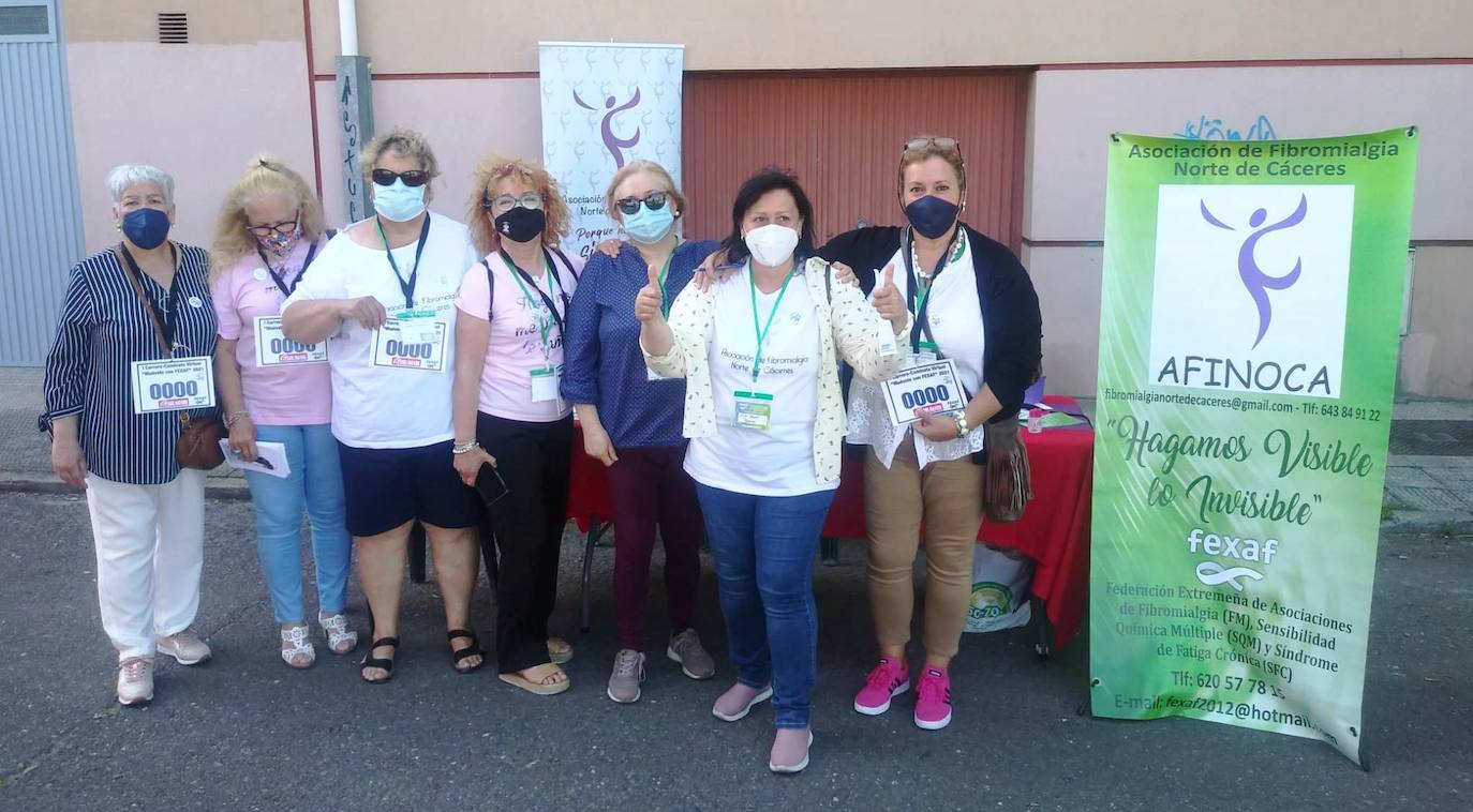 Integrantes del colectivo en el mercadillo 