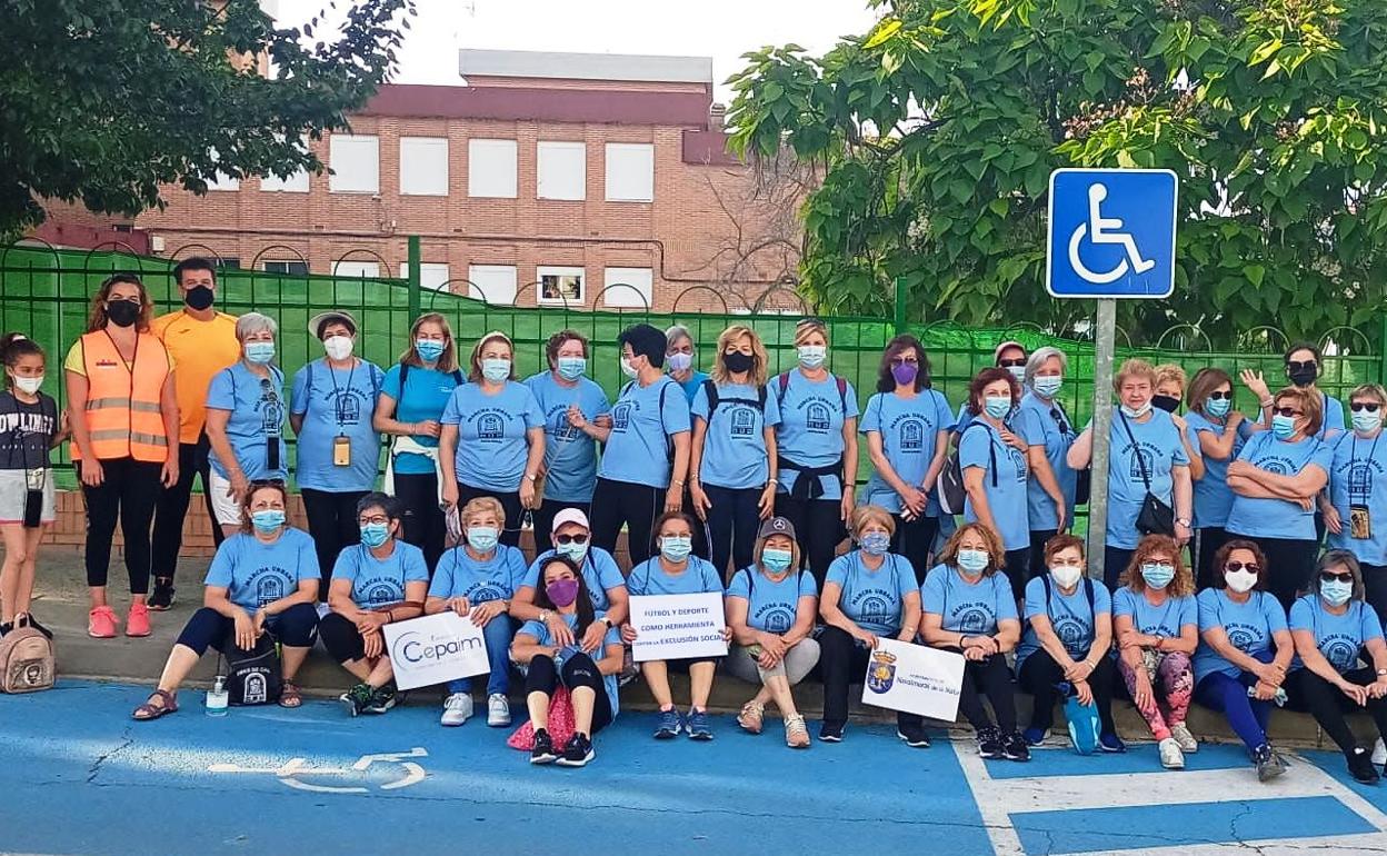 Participantes en la ruta a Millanes