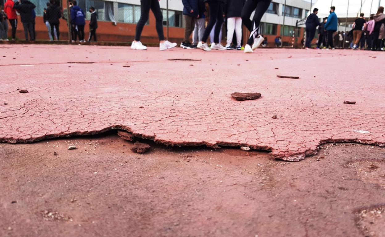Lamentable estado de la pista del instituto Albalat 