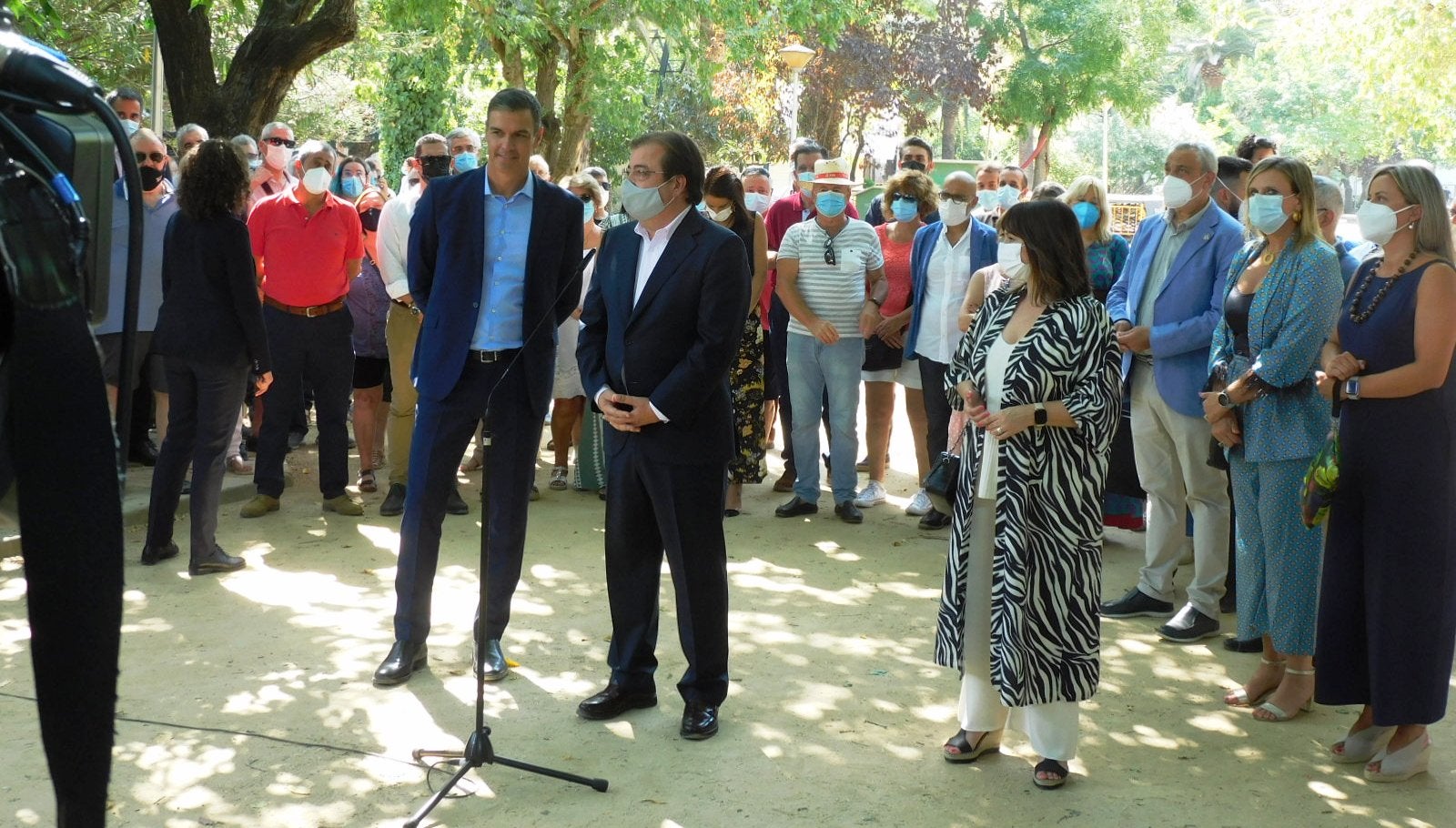 Fernández Vara entre el presidente y la alcaldesa 