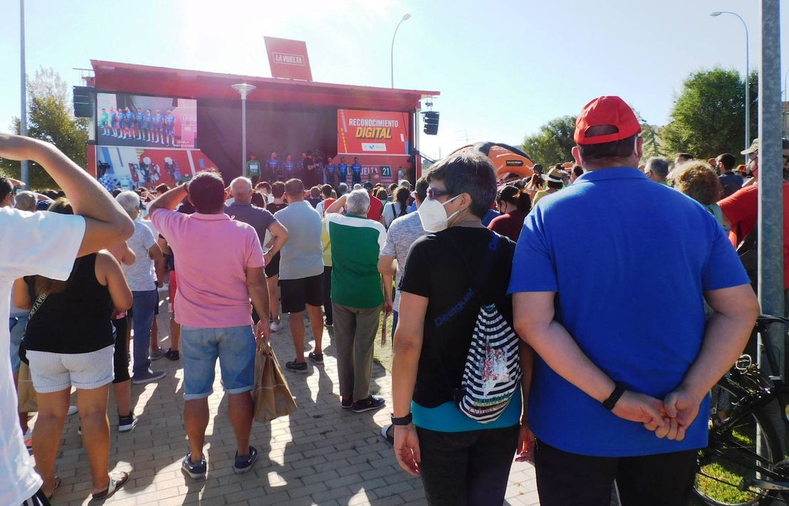 Fotos: Jornada histórica para el deporte moralo: sale una etapa de la Vuelta Ciclista