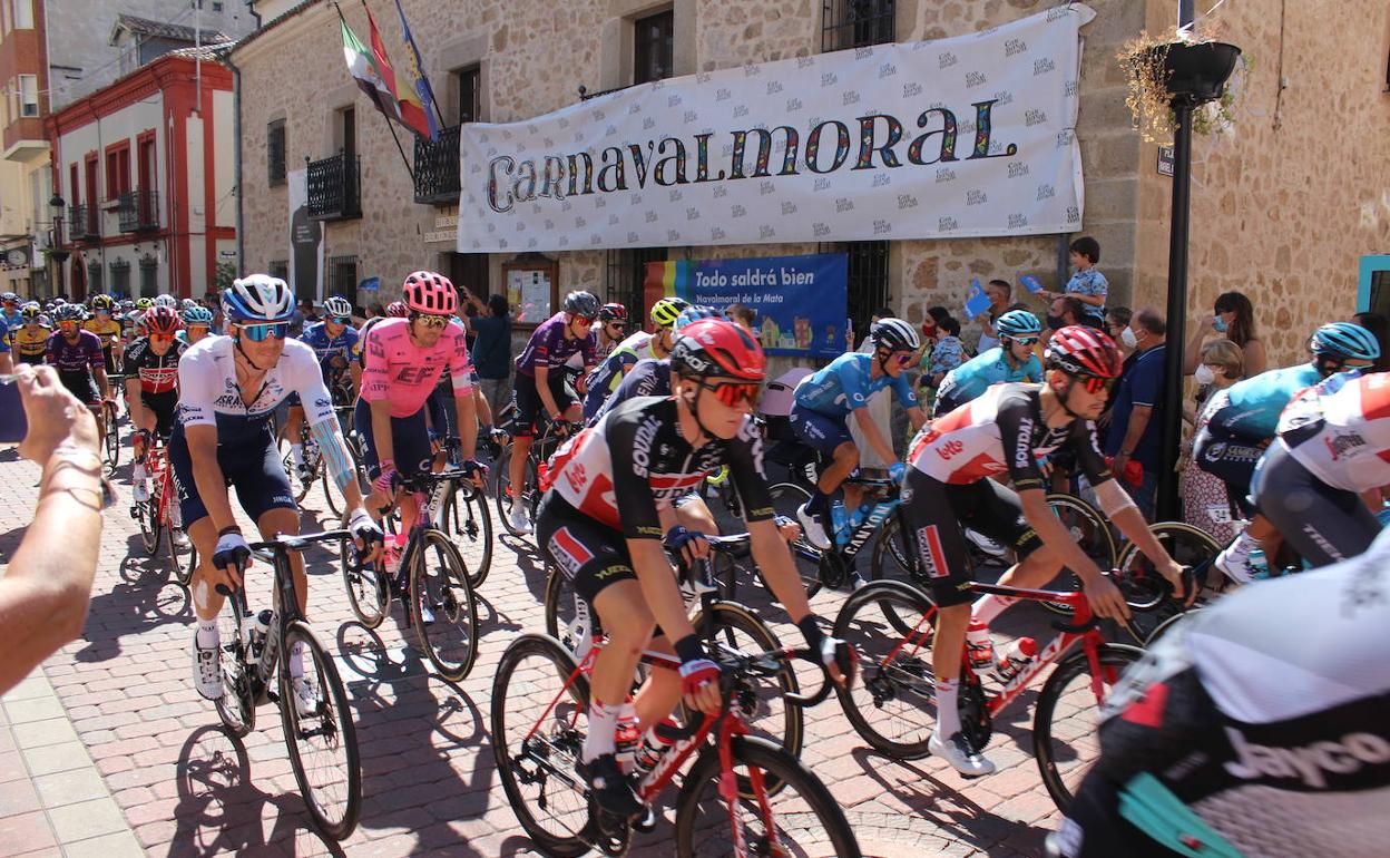 El pelotón por la zona peatonal