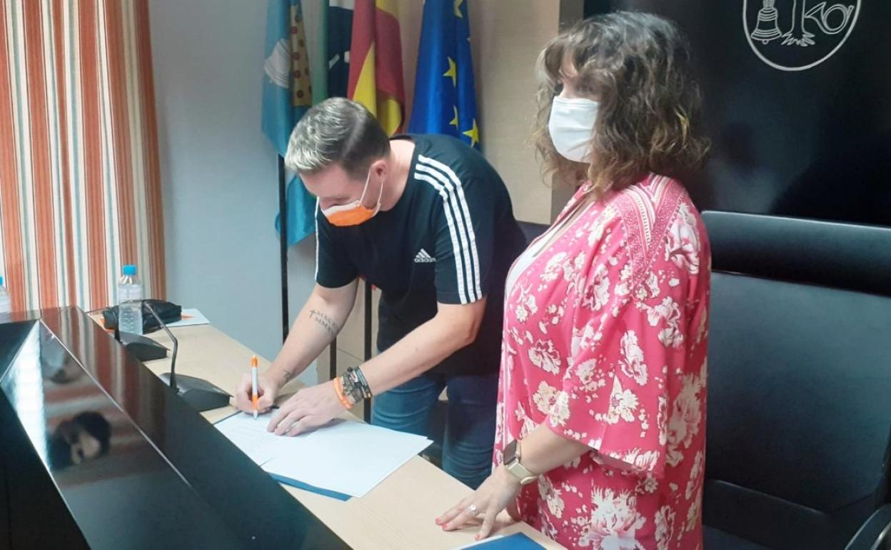 PSOE y Ciudadanos firman un acuerdo de gobierno que se prolongará hasta el final de la legislatura