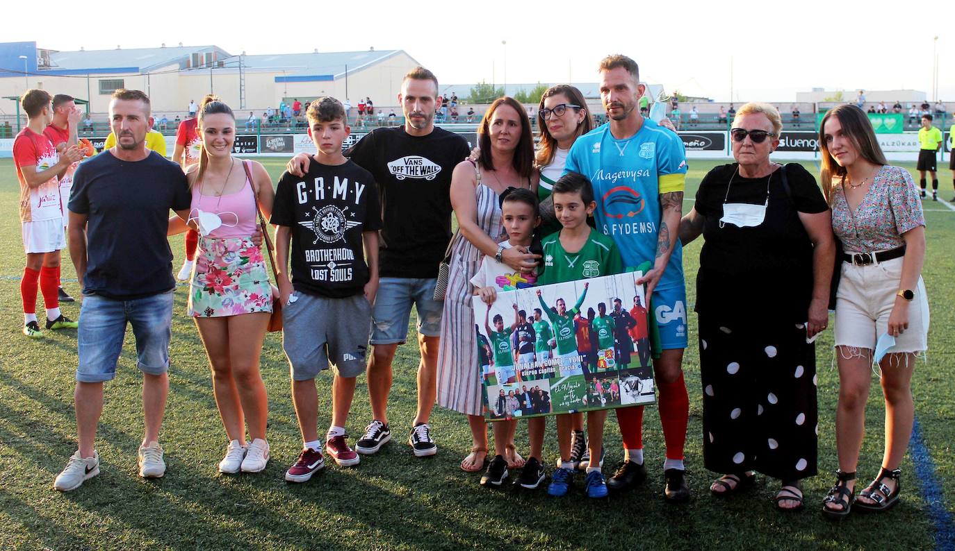 Yoni estuvo acompañado por su familia 