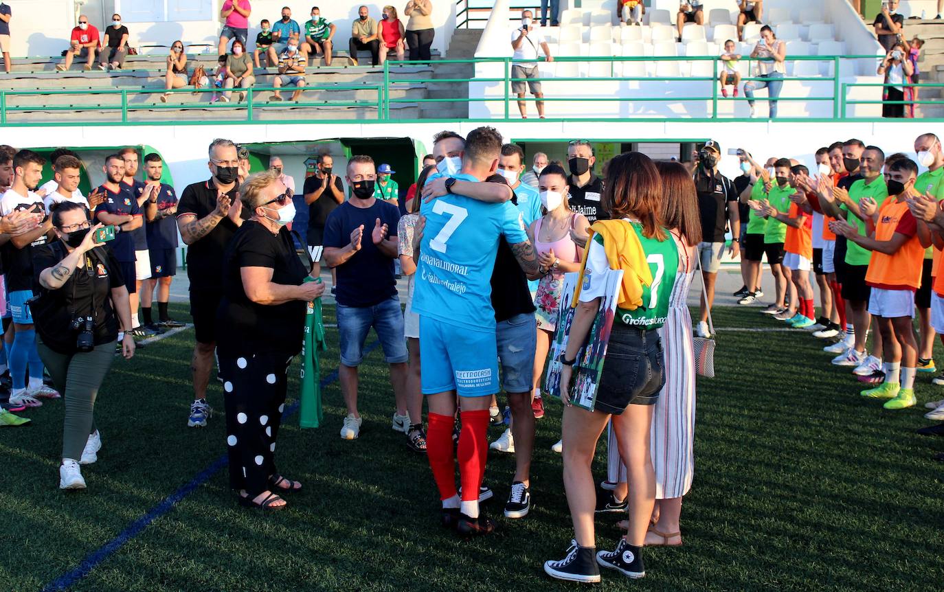 El jugador recibió numerosas muestras de afecto 