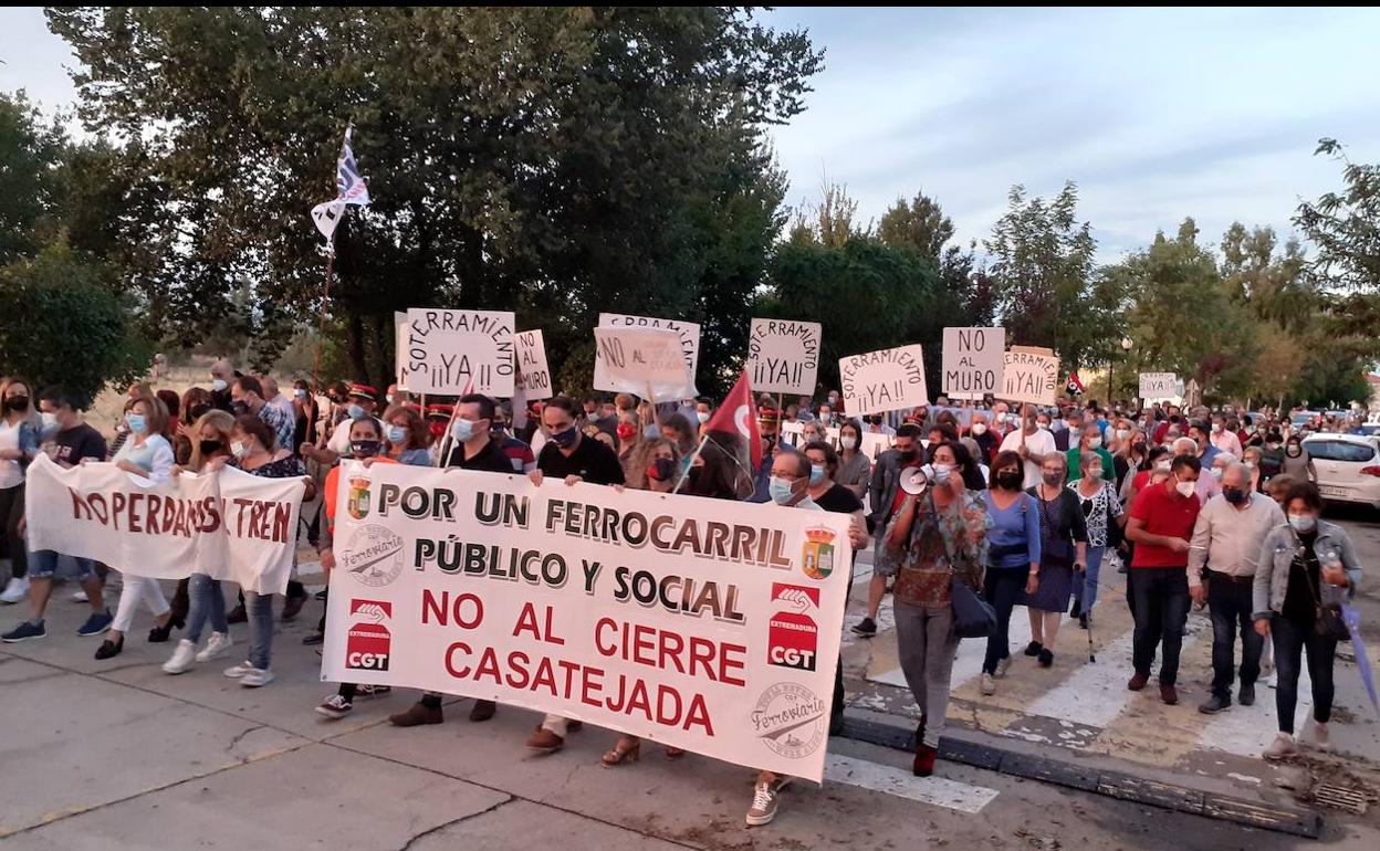 Treinta municipios se unen contra el cierre de estaciones de tren