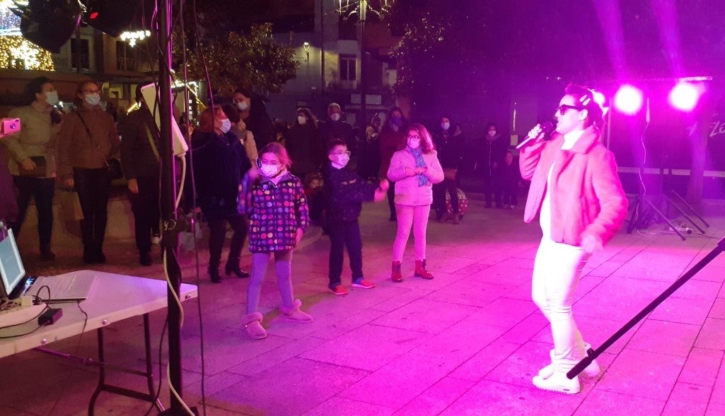 Actuación de Anik Soul en la plaza 