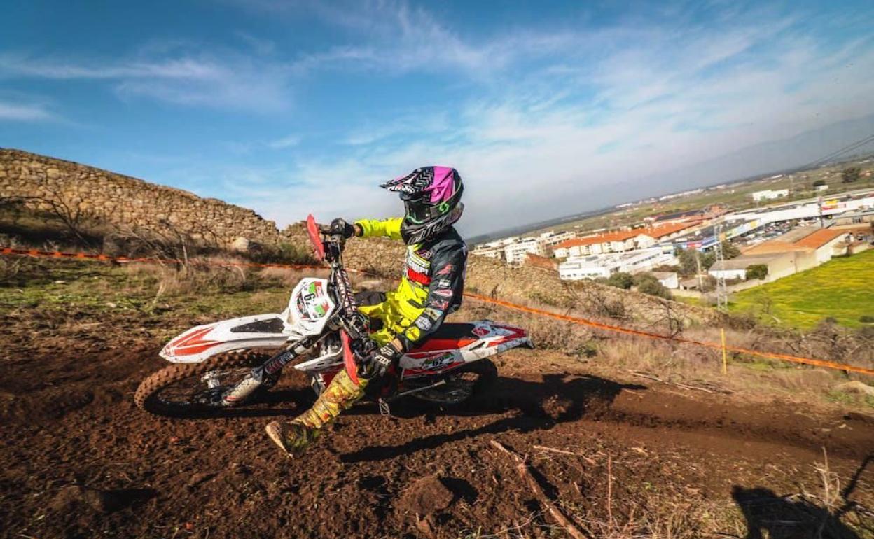El concejal de Deportes defiende la carrera de motos, que Adenex critica