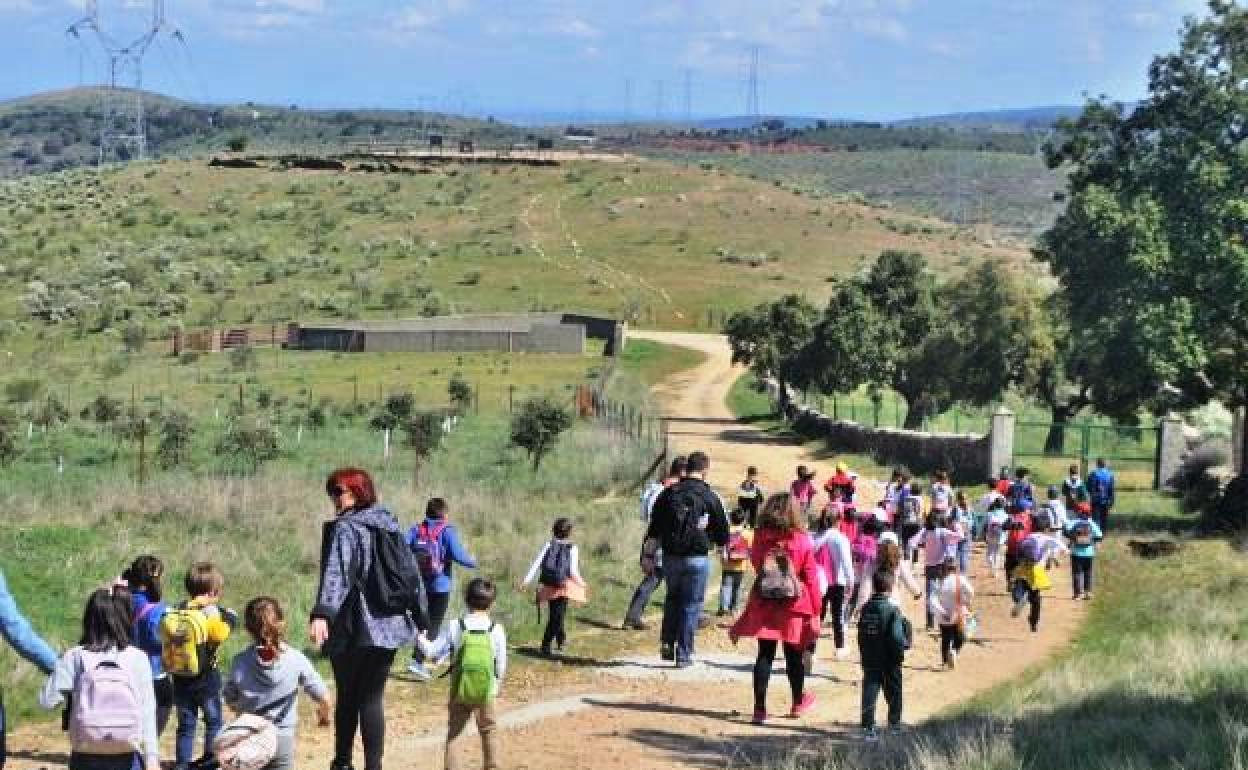 El Geocentro organiza programas educativos en Casas de Miravete