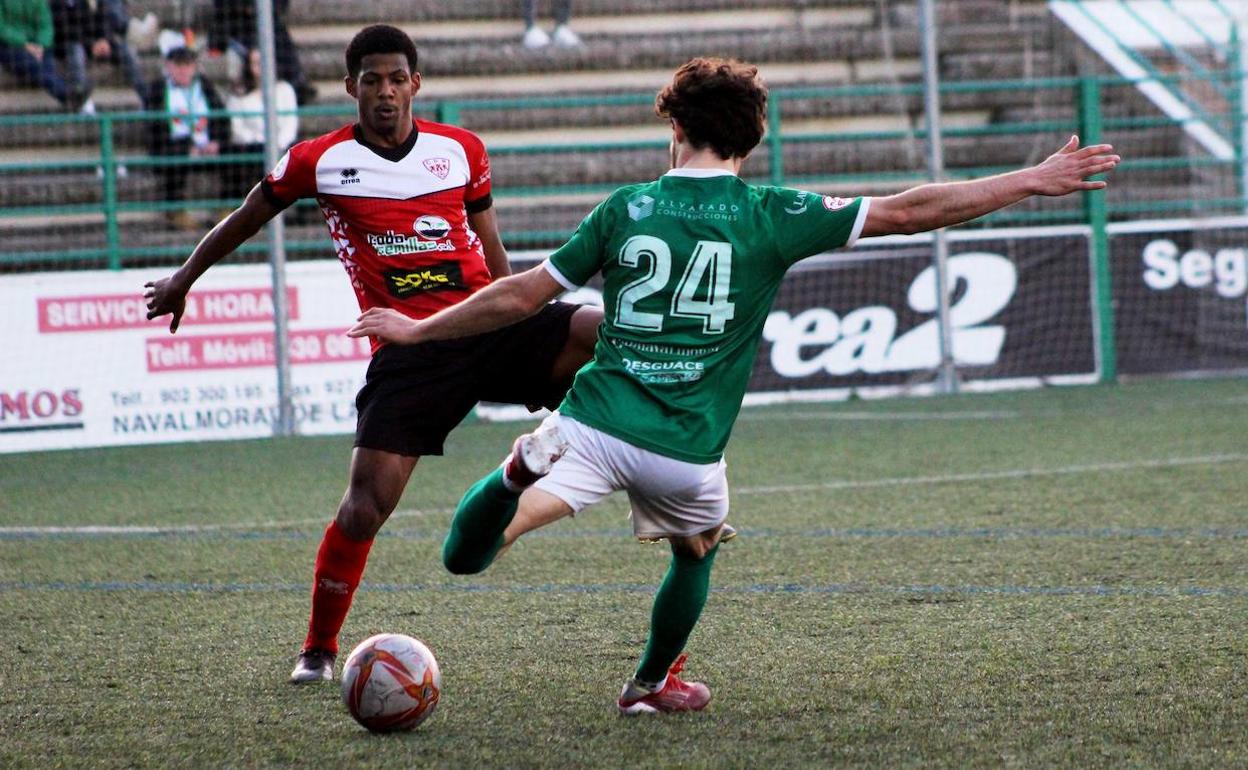 El Moralo vence con comodidad al Miajadas, 3-0, para mantenerse a siete puntos del líder