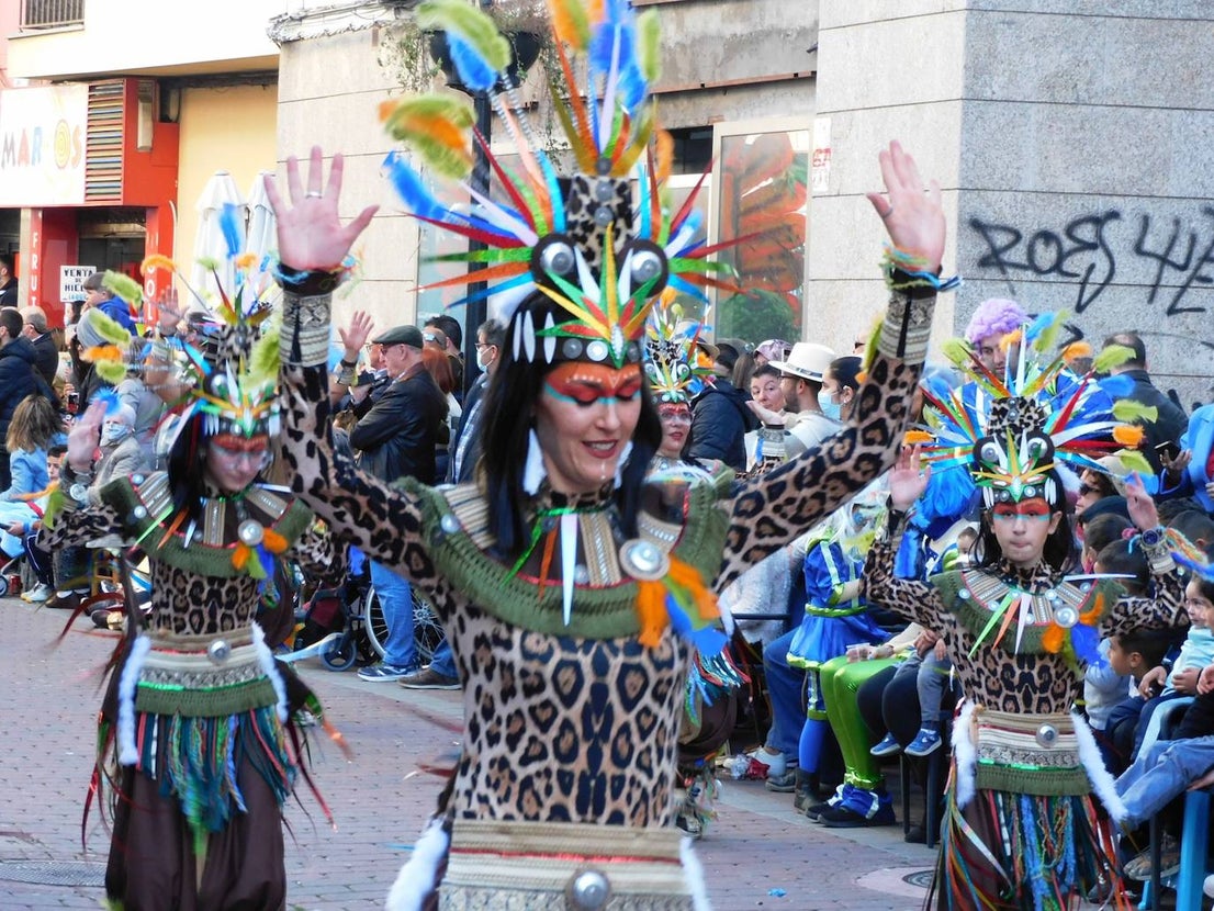 Fotos: Primer desfile de carrozas y comparsas