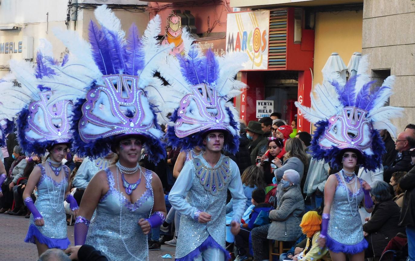 Fotos: Primer desfile de carrozas y comparsas