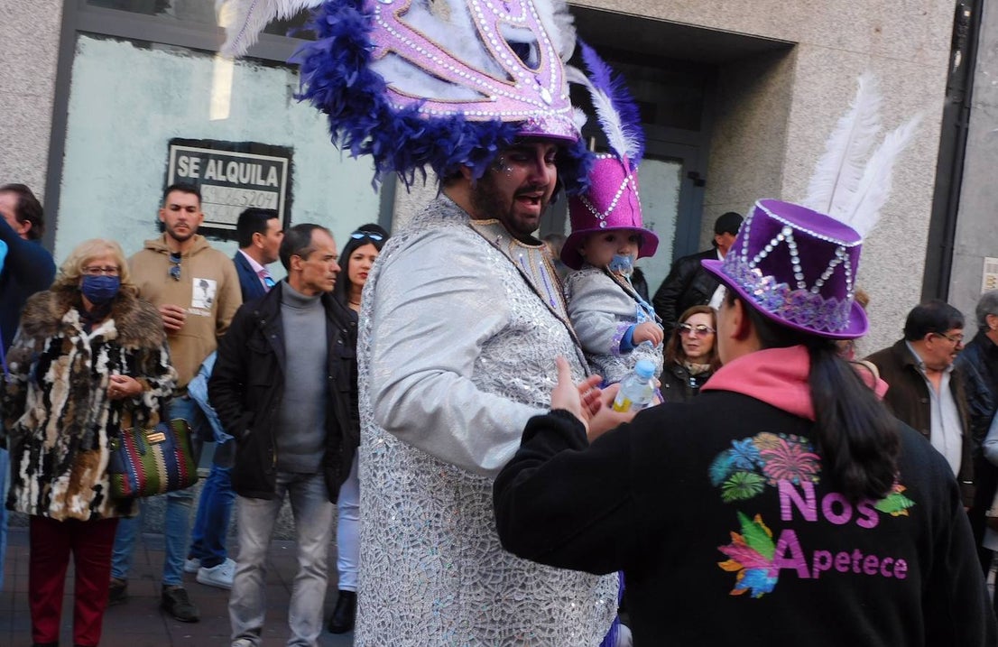 Fotos: Primer desfile de carrozas y comparsas