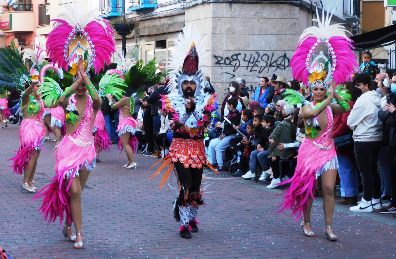 Fotos: Primer desfile de carrozas y comparsas