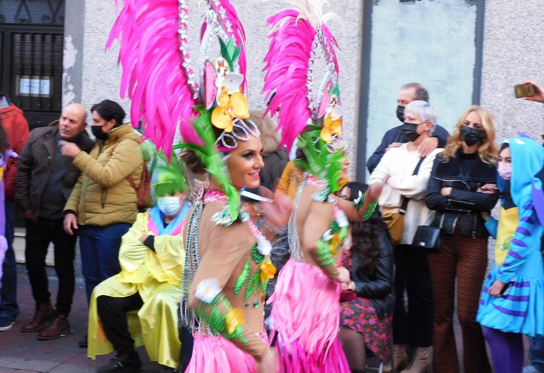 Fotos: Primer desfile de carrozas y comparsas
