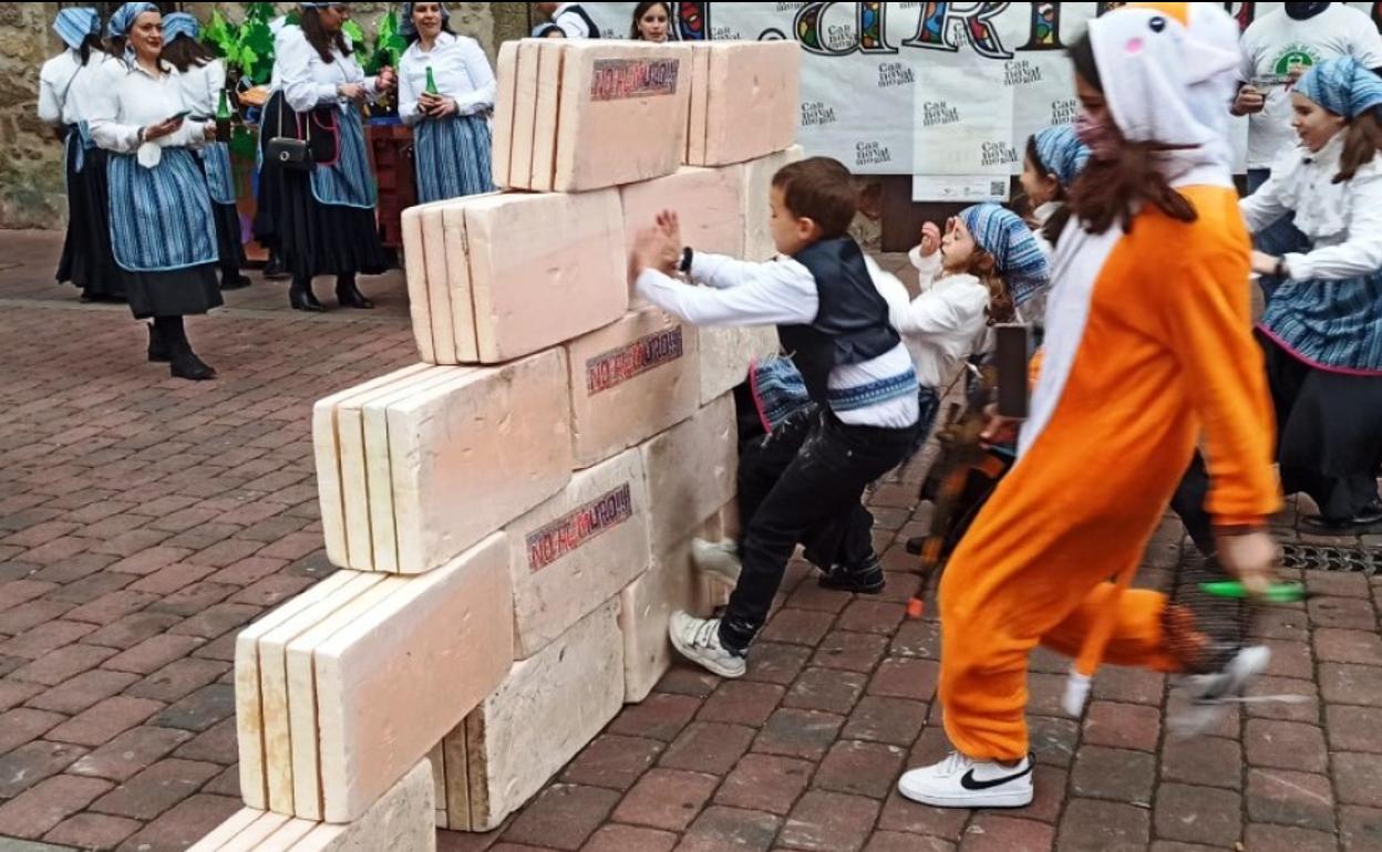 El muro se derriba en el Jardincillo