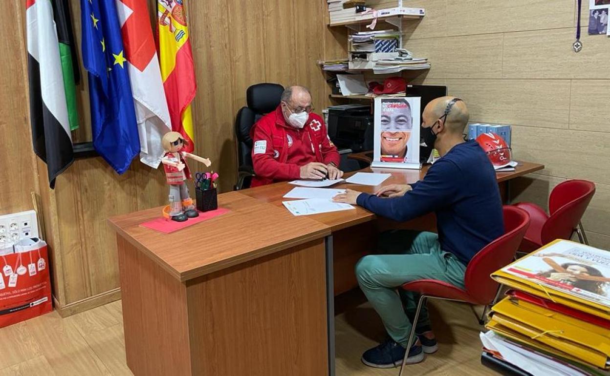 Pedro Casares e Israel Martín firman el convenio 