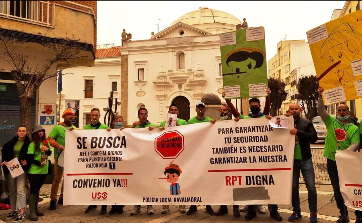 Protesta de la Policía Local ante la Asamblea de Extremadura 