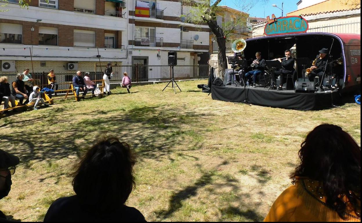 Concierto en el patio de las Escuelas Concha 