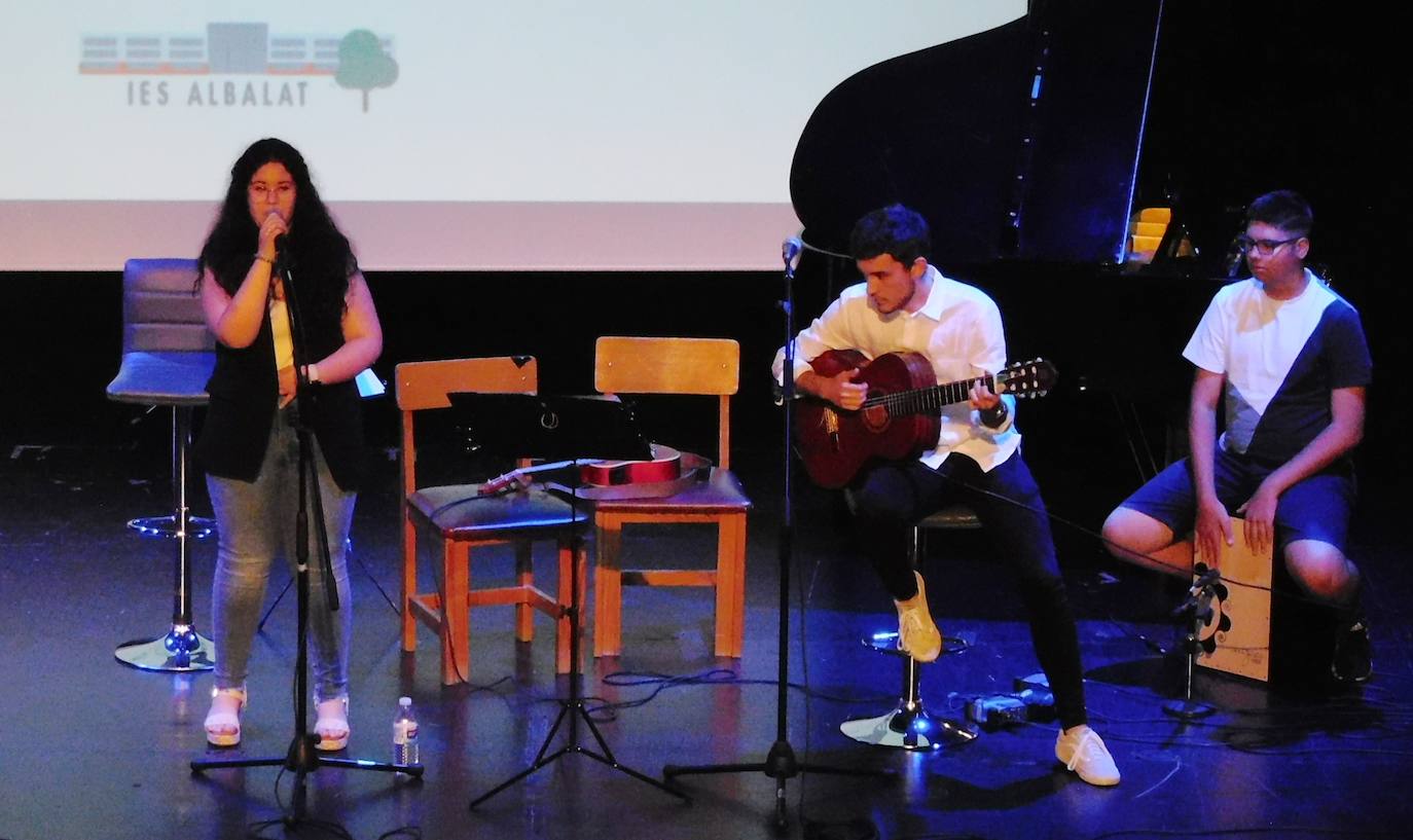 Actuación del grupo Extreversiones del IES Albalat 