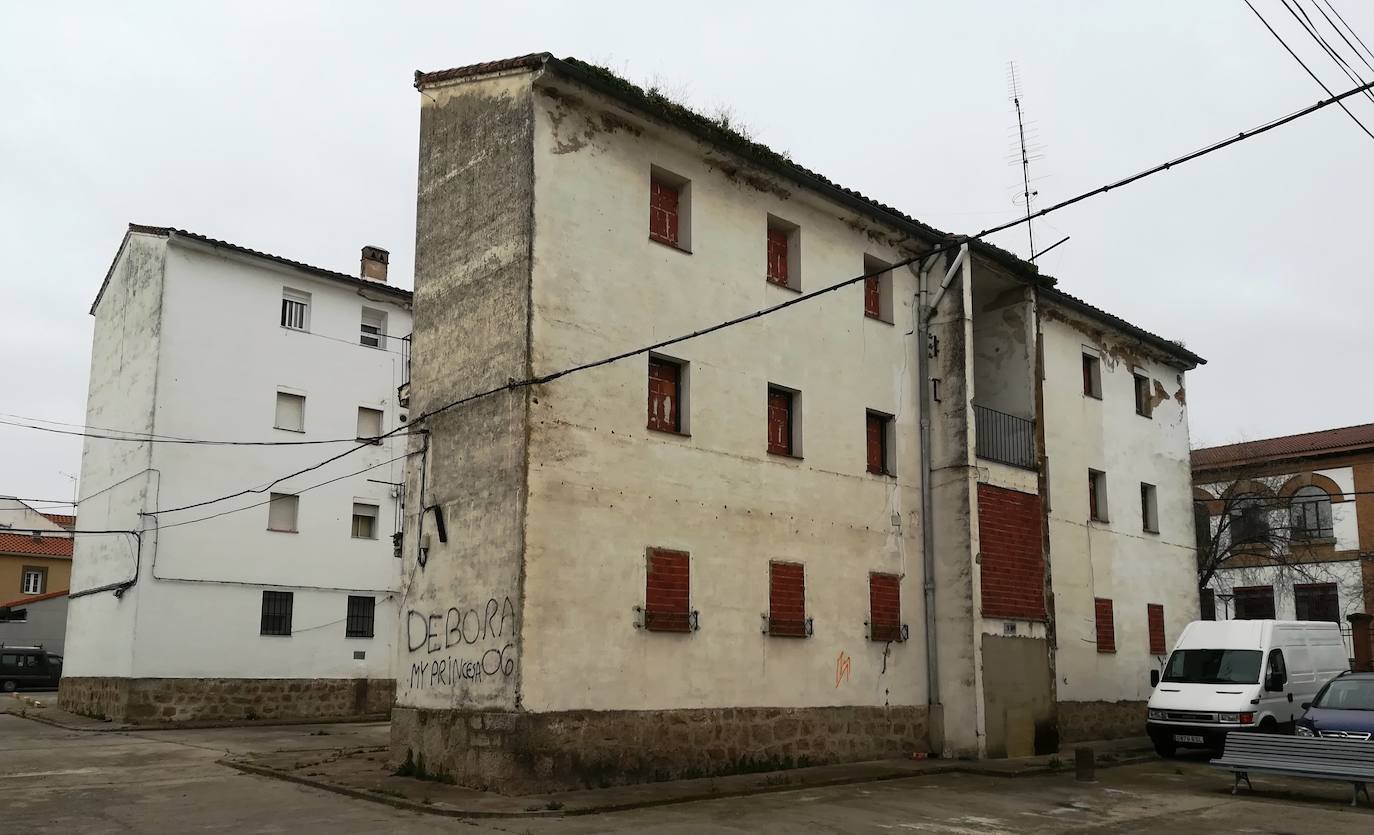 Bloque declarado en ruina y que iba a ser demolido... hace una década 