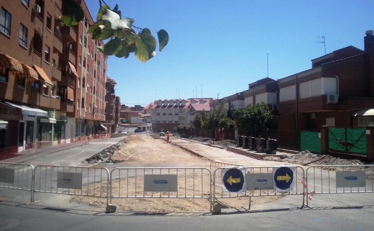 Los hosteleros de la zona piden que se instalen lonas en la avenida del Magisterio al quedarse sin sombra
