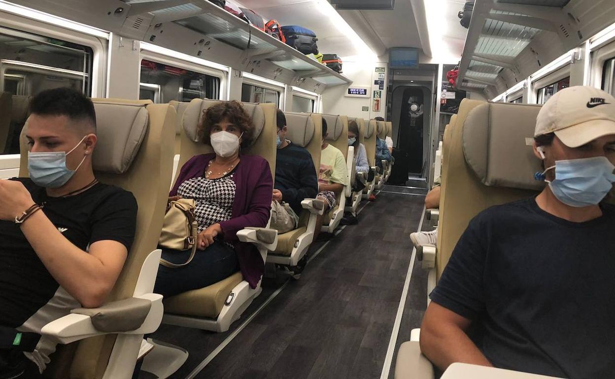 Interior del tren que trasladó a los pasajeros a Madrid 