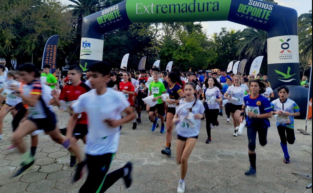 Salida de los 'Relevos de la amistad' en el parque municipal 