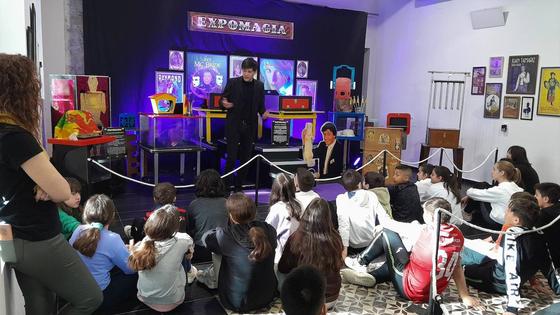 Expomagia transforma el salón de actos de La Inmaculada