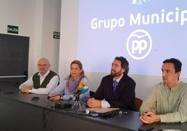 Jaime Vega con otros miembros de la junta local