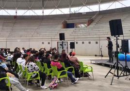 Actividad de Navalmoral Emprende para estudiantes en el multiusos