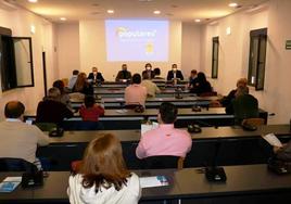 La junta local del PP en una reunión durante la pandemia