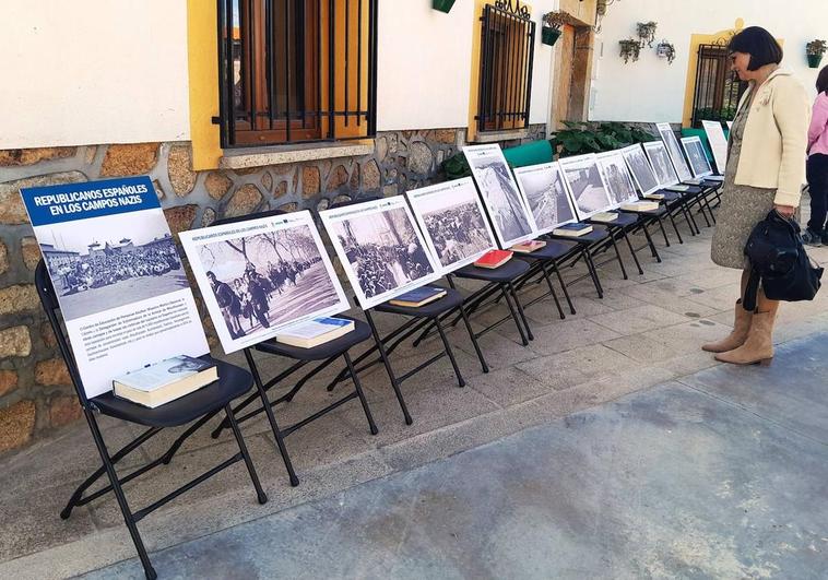 El homenaje se acompañó de una pequeña exposición fotográfica