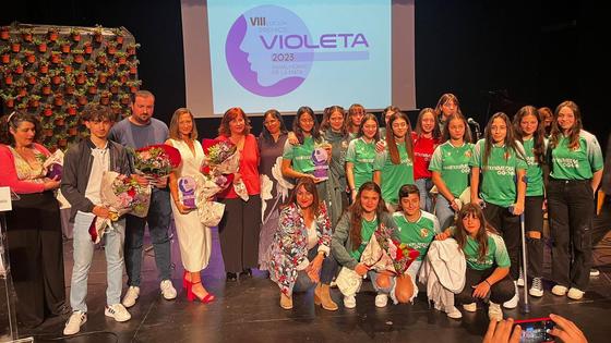 El equipo senior de fútbol, Diana Cabello, Mercedes Parra y María del Carmen Sellers, premios Violeta