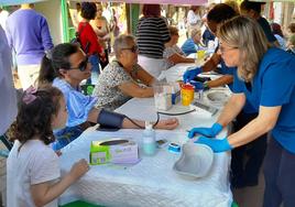 Las pruebas de salud se suceden en la feria.