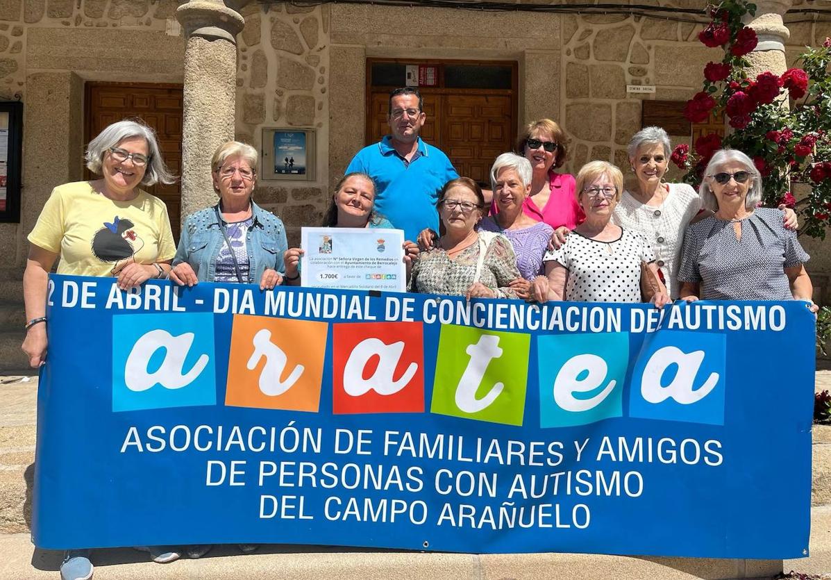 Entrega del donativo a Aratea