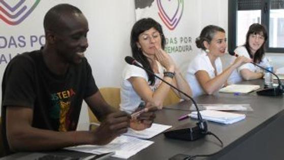 El secretario de Antirracismo de Podemos acompaña a Irene de Miguel en un acto de precampaña