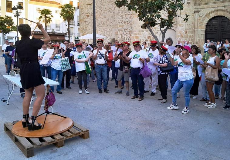 El coro de No al Muro en la plaza de España