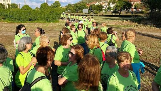 Las amas de casa despiden el curso caminando