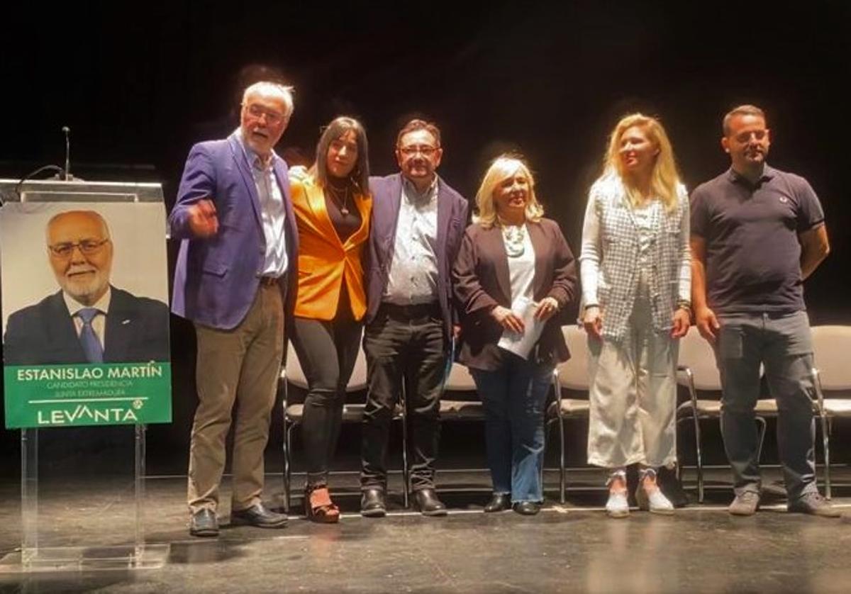 Presentación de los candidatos comarcales de Levanta en la casa de cultura