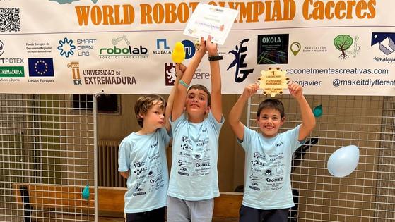Un equipo de ArcaDroidEx gana, en su categoría, la Olimpiada de robótica celebrada en Cáceres