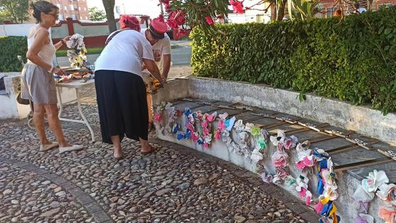 El alcalde retira las coronas, ¿a quién molestaban?