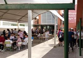 Ambiente en el instituto Zurbarán durante las pruebas de la EBAU